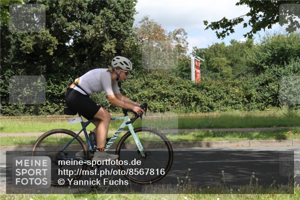 10.08.2025 - GEWOBA Citytriathlon Bremen Yannick Fuchs http://msf.ph/oto/8567816 10.08.2025 12:45:50 Radfahren 574, 651, 674, 685, 697, 748, 771, 812, 898, 928, 930 meine-sportfotos.de