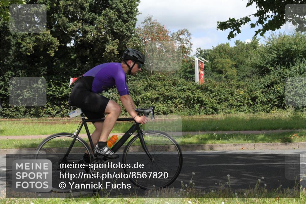 10.08.2025 - GEWOBA Citytriathlon Bremen Yannick Fuchs http://msf.ph/oto/8567820 10.08.2025 12:45:52 Radfahren 574, 651, 674, 685, 697, 748, 771, 812, 898, 928, 929 meine-sportfotos.de