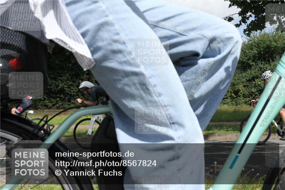 10.08.2025 - GEWOBA Citytriathlon Bremen Yannick Fuchs http://msf.ph/oto/8567824 10.08.2025 12:45:57 Radfahren 574, 651, 674, 685, 697, 748, 771, 812, 898, 928, 929 meine-sportfotos.de
