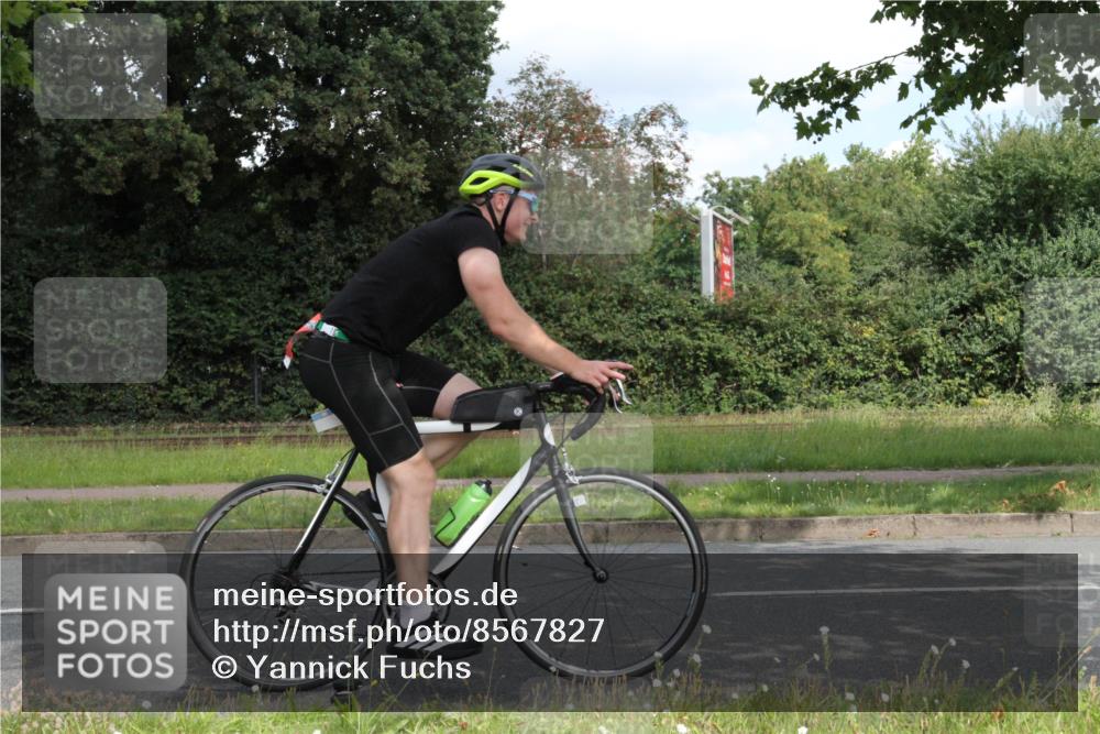 10.08.2025 - GEWOBA Citytriathlon Bremen Yannick Fuchs http://msf.ph/oto/8567827 10.08.2025 12:45:58 Radfahren 574, 651, 674, 685, 697, 748, 771, 812, 898, 928, 929, 1011 meine-sportfotos.de