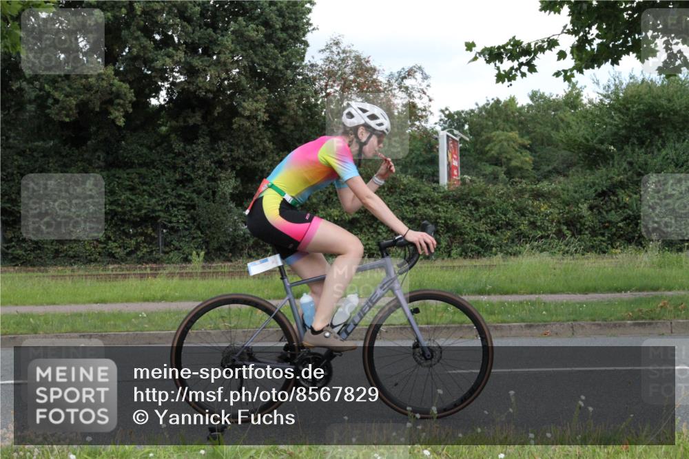 10.08.2025 - GEWOBA Citytriathlon Bremen Yannick Fuchs http://msf.ph/oto/8567829 10.08.2025 12:46:06 Radfahren 674, 685, 697, 929, 948, 1011 meine-sportfotos.de