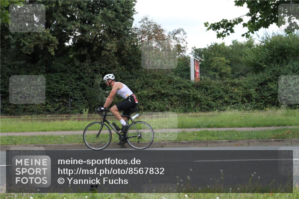 10.08.2025 - GEWOBA Citytriathlon Bremen Yannick Fuchs http://msf.ph/oto/8567832 10.08.2025 12:46:12 Radfahren 625, 929, 948, 1011 meine-sportfotos.de