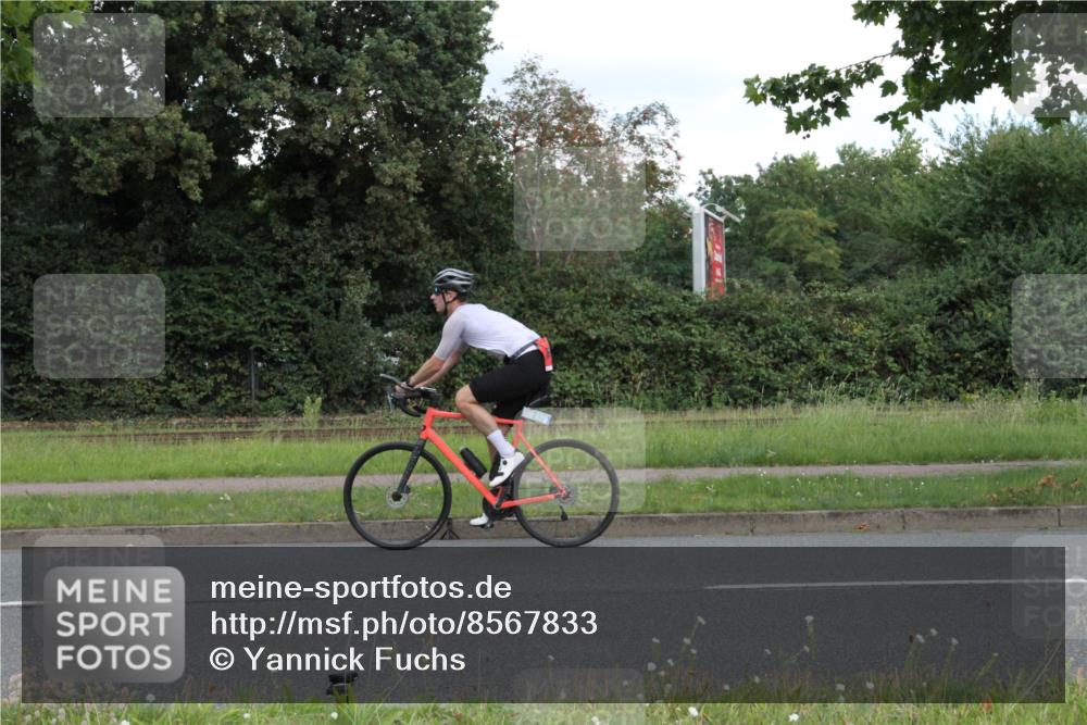 10.08.2025 - GEWOBA Citytriathlon Bremen Yannick Fuchs http://msf.ph/oto/8567833 10.08.2025 12:46:14 Radfahren 625, 929, 948, 1011 meine-sportfotos.de