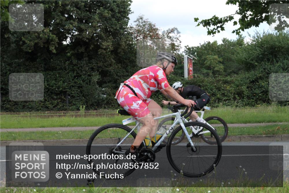 10.08.2025 - GEWOBA Citytriathlon Bremen Yannick Fuchs http://msf.ph/oto/8567852 10.08.2025 12:46:40 Radfahren 576, 605, 799, 823, 903, 918, 962, 1007, 1020 meine-sportfotos.de