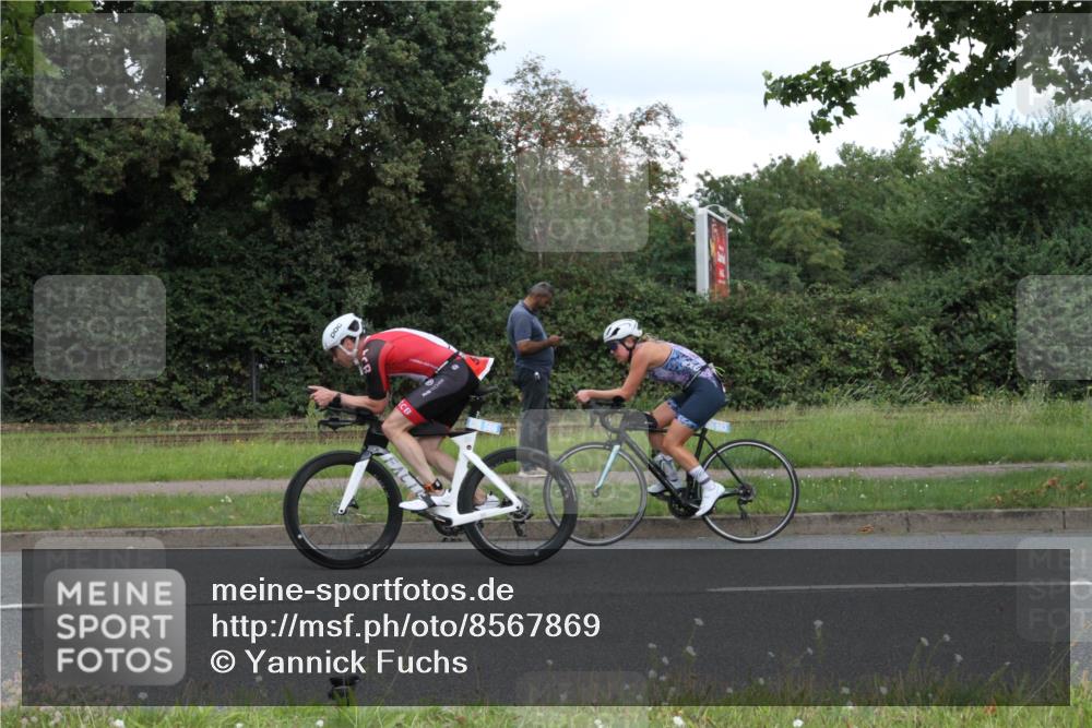 10.08.2025 - GEWOBA Citytriathlon Bremen Yannick Fuchs http://msf.ph/oto/8567869 10.08.2025 12:46:57 Radfahren 583, 622, 659, 760, 769, 799, 823, 968, 1020 meine-sportfotos.de