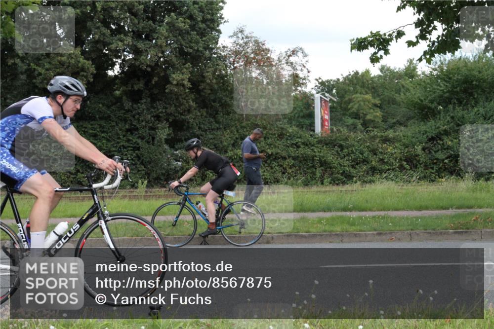 10.08.2025 - GEWOBA Citytriathlon Bremen Yannick Fuchs http://msf.ph/oto/8567875 10.08.2025 12:47:03 Radfahren 583, 622, 640, 659, 675, 733, 751, 760, 769, 799, 823, 875, 960, 968, 1013 meine-sportfotos.de