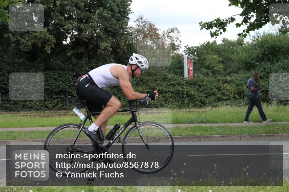 10.08.2025 - GEWOBA Citytriathlon Bremen Yannick Fuchs http://msf.ph/oto/8567878 10.08.2025 12:47:08 Radfahren 573, 583, 622, 640, 659, 675, 733, 751, 760, 769, 792, 875, 960, 968, 981, 1013 meine-sportfotos.de