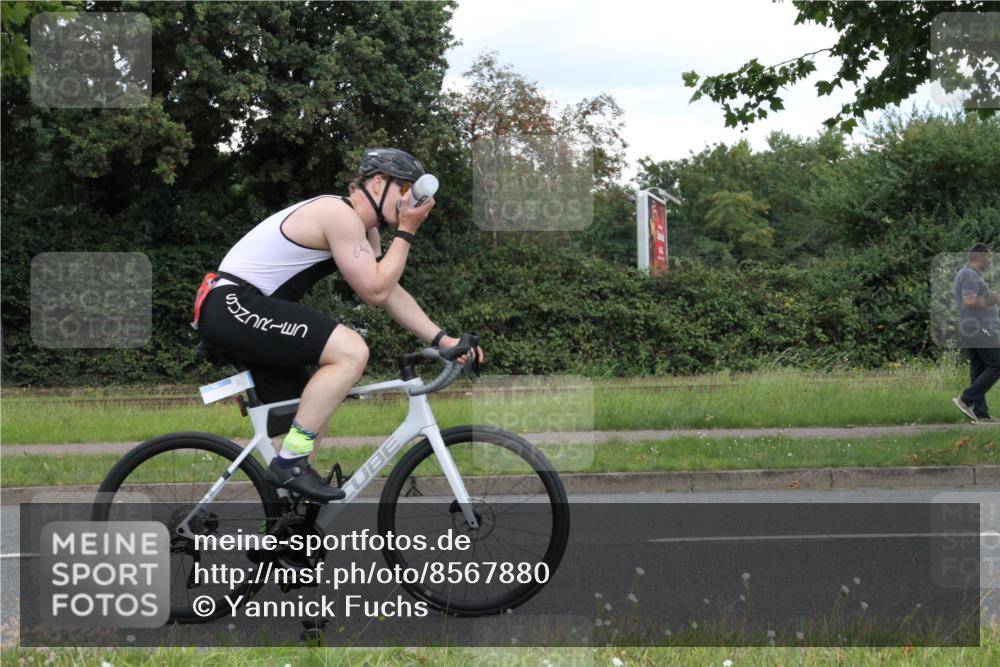 10.08.2025 - GEWOBA Citytriathlon Bremen Yannick Fuchs http://msf.ph/oto/8567880 10.08.2025 12:47:09 Radfahren 573, 583, 622, 640, 659, 675, 733, 751, 760, 769, 792, 875, 960, 968, 981, 1013 meine-sportfotos.de