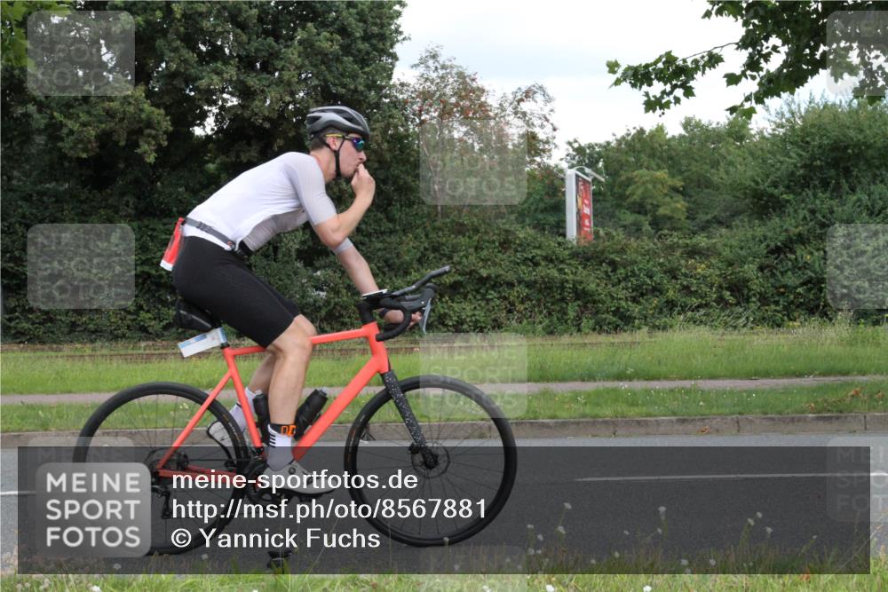 10.08.2025 - GEWOBA Citytriathlon Bremen Yannick Fuchs http://msf.ph/oto/8567881 10.08.2025 12:47:11 Radfahren 573, 583, 622, 640, 645, 659, 675, 733, 751, 760, 769, 792, 875, 960, 981, 1013 meine-sportfotos.de