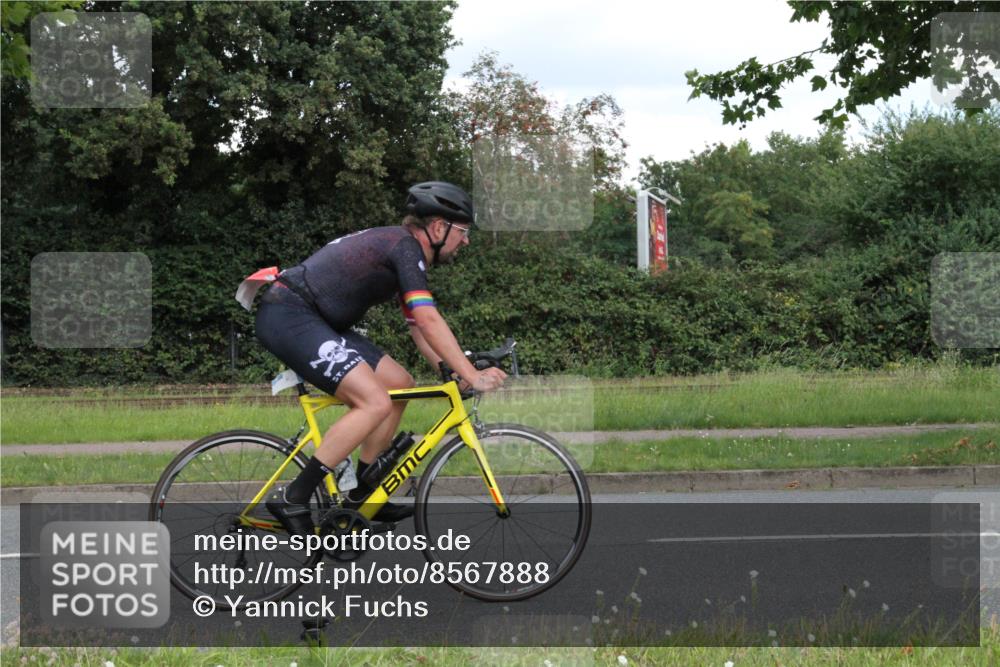 10.08.2025 - GEWOBA Citytriathlon Bremen Yannick Fuchs http://msf.ph/oto/8567888 10.08.2025 12:47:15 Radfahren 573, 583, 622, 640, 645, 659, 675, 732, 733, 751, 769, 792, 875, 960, 981, 1013 meine-sportfotos.de