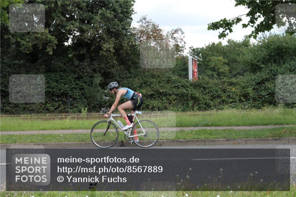 10.08.2025 - GEWOBA Citytriathlon Bremen Yannick Fuchs http://msf.ph/oto/8567889 10.08.2025 12:47:17 Radfahren 573, 622, 640, 645, 654, 659, 675, 732, 733, 751, 769, 792, 875, 960, 981, 1013 meine-sportfotos.de