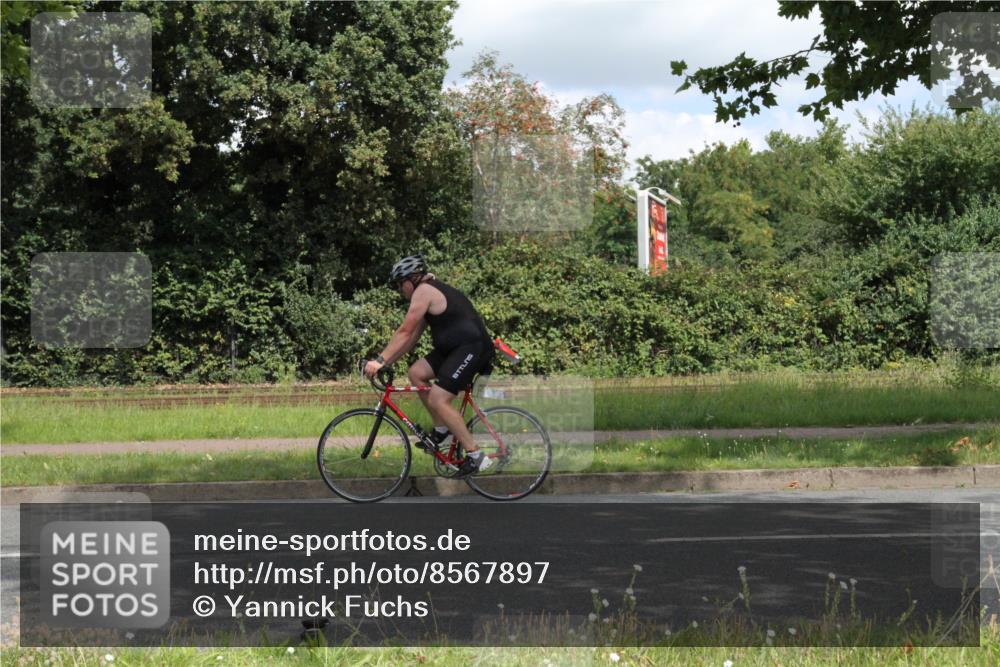 10.08.2025 - GEWOBA Citytriathlon Bremen Yannick Fuchs http://msf.ph/oto/8567897 10.08.2025 12:47:33 Radfahren 645, 654, 732, 745, 753, 792, 801, 981 meine-sportfotos.de