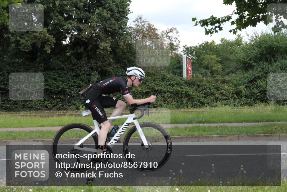 10.08.2025 - GEWOBA Citytriathlon Bremen Yannick Fuchs http://msf.ph/oto/8567910 10.08.2025 12:47:50 Radfahren 566, 587, 590, 679, 745, 767, 801, 884, 916, 941, 943, 951 meine-sportfotos.de