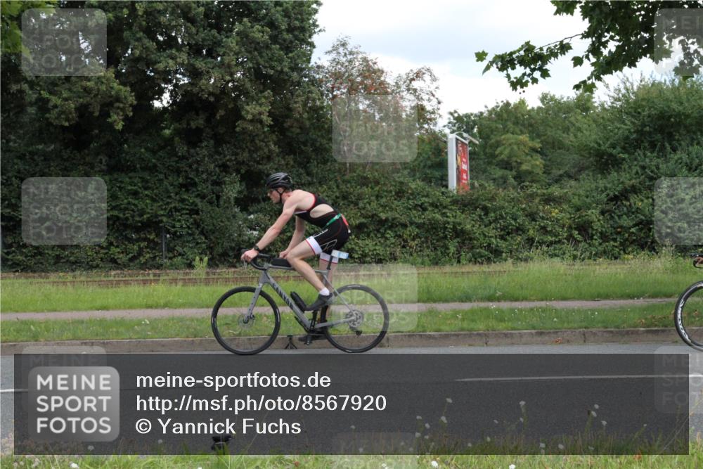 10.08.2025 - GEWOBA Citytriathlon Bremen Yannick Fuchs http://msf.ph/oto/8567920 10.08.2025 12:47:58 Radfahren 566, 587, 590, 656, 679, 767, 884, 916, 941, 943, 951 meine-sportfotos.de
