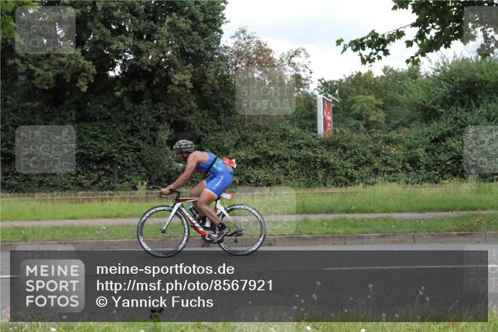 10.08.2025 - GEWOBA Citytriathlon Bremen Yannick Fuchs http://msf.ph/oto/8567921 10.08.2025 12:47:58 Radfahren 566, 587, 590, 656, 679, 767, 884, 916, 941, 943, 951 meine-sportfotos.de