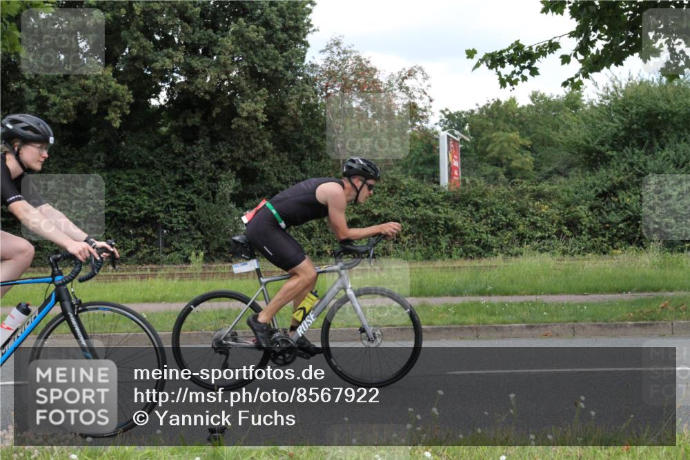 10.08.2025 - GEWOBA Citytriathlon Bremen Yannick Fuchs http://msf.ph/oto/8567922 10.08.2025 12:48:02 Radfahren 587, 656, 679, 699, 767, 884, 916, 927, 941, 943 meine-sportfotos.de