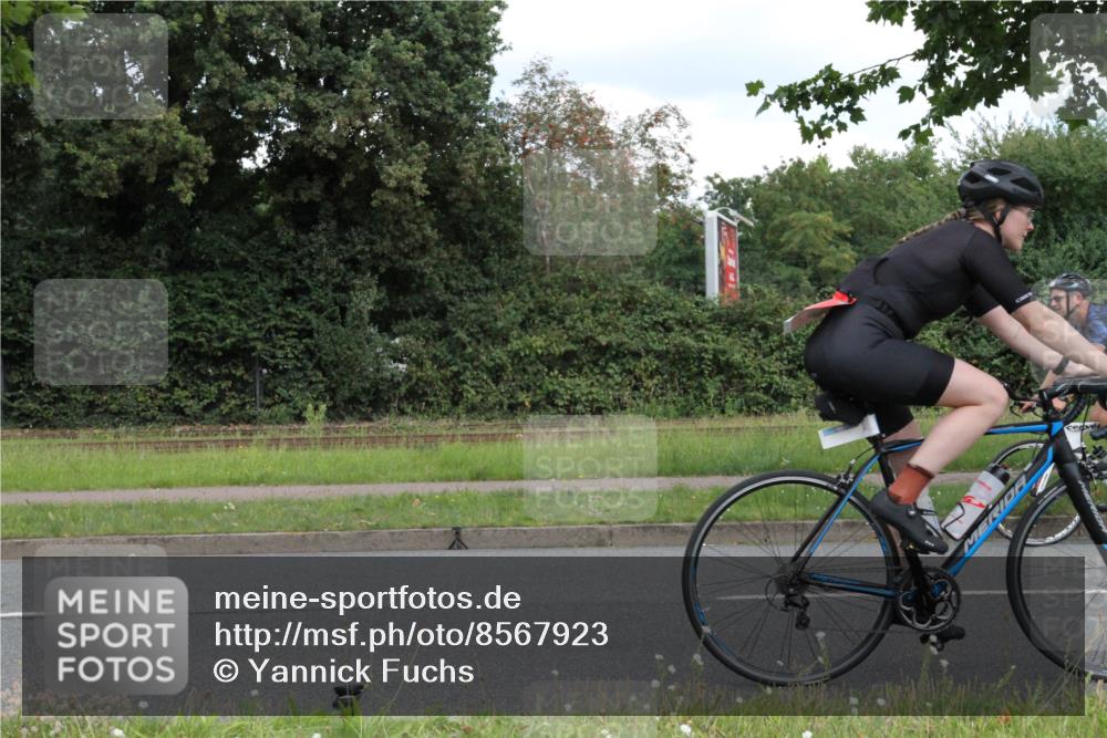 10.08.2025 - GEWOBA Citytriathlon Bremen Yannick Fuchs http://msf.ph/oto/8567923 10.08.2025 12:48:02 Radfahren 587, 656, 679, 699, 767, 884, 916, 927, 941, 943 meine-sportfotos.de