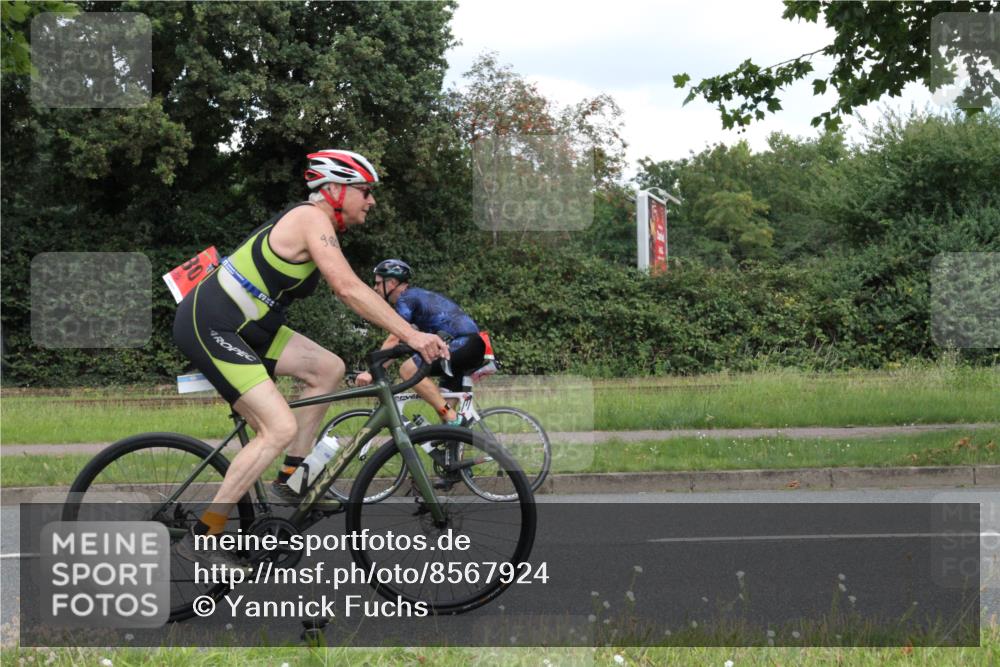10.08.2025 - GEWOBA Citytriathlon Bremen Yannick Fuchs http://msf.ph/oto/8567924 10.08.2025 12:48:03 Radfahren 587, 656, 679, 699, 767, 916, 927, 941, 943 meine-sportfotos.de