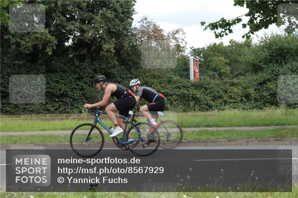10.08.2025 - GEWOBA Citytriathlon Bremen Yannick Fuchs http://msf.ph/oto/8567929 10.08.2025 12:48:11 Radfahren 656, 699, 767, 927, 941 meine-sportfotos.de