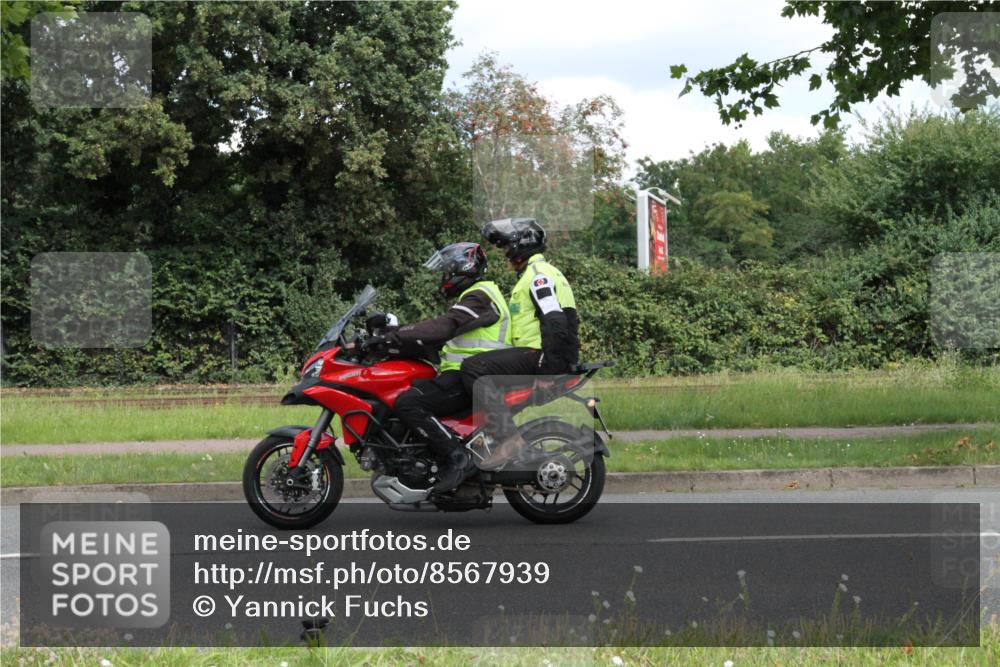 10.08.2025 - GEWOBA Citytriathlon Bremen Yannick Fuchs http://msf.ph/oto/8567939 10.08.2025 12:48:30 Radfahren 564, 616, 630, 793, 839, 876, 1026 meine-sportfotos.de
