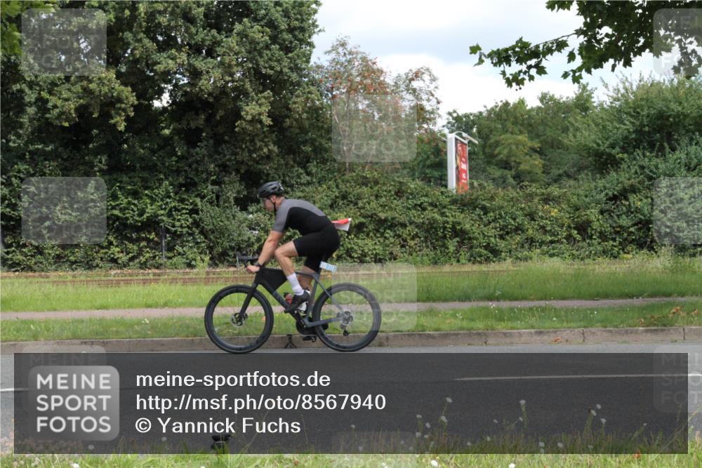 10.08.2025 - GEWOBA Citytriathlon Bremen Yannick Fuchs http://msf.ph/oto/8567940 10.08.2025 12:48:32 Radfahren 564, 616, 627, 630, 657, 687, 717, 793, 839, 876, 897, 1026 meine-sportfotos.de
