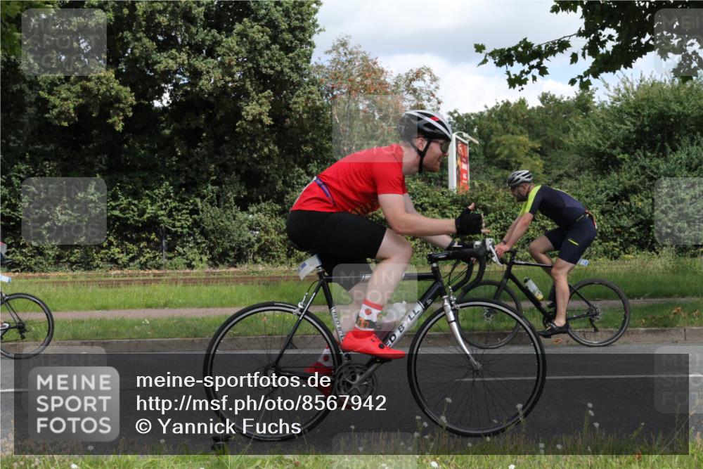 10.08.2025 - GEWOBA Citytriathlon Bremen Yannick Fuchs http://msf.ph/oto/8567942 10.08.2025 12:48:36 Radfahren 564, 616, 627, 630, 657, 687, 717, 793, 839, 857, 876, 897, 932, 1026 meine-sportfotos.de