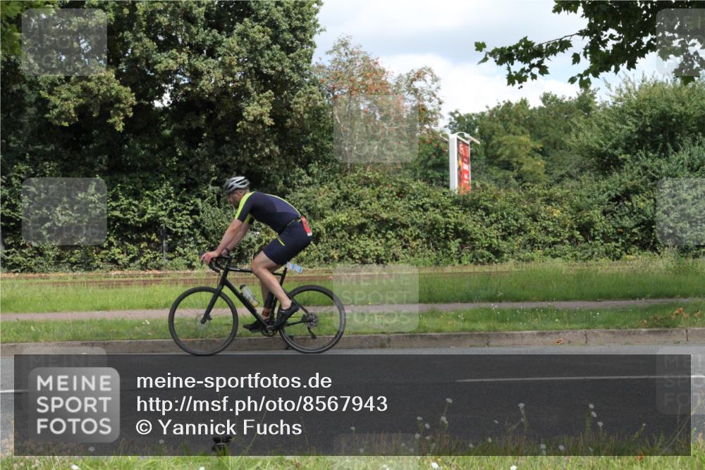 10.08.2025 - GEWOBA Citytriathlon Bremen Yannick Fuchs http://msf.ph/oto/8567943 10.08.2025 12:48:37 Radfahren 564, 616, 627, 630, 655, 657, 687, 717, 793, 839, 857, 876, 897, 932, 1026 meine-sportfotos.de