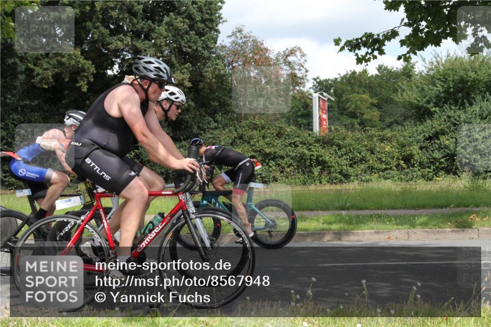 10.08.2025 - GEWOBA Citytriathlon Bremen Yannick Fuchs http://msf.ph/oto/8567948 10.08.2025 12:48:42 Radfahren 564, 578, 616, 621, 627, 630, 655, 657, 687, 717, 793, 839, 857, 876, 897, 932, 1026 meine-sportfotos.de