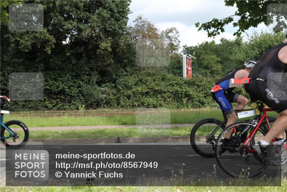 10.08.2025 - GEWOBA Citytriathlon Bremen Yannick Fuchs http://msf.ph/oto/8567949 10.08.2025 12:48:43 Radfahren 564, 578, 616, 621, 627, 630, 655, 657, 687, 717, 788, 793, 857, 876, 897, 932, 1026 meine-sportfotos.de