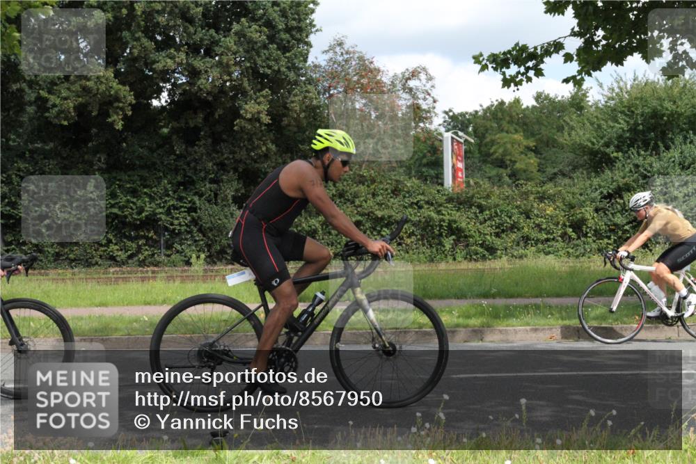 10.08.2025 - GEWOBA Citytriathlon Bremen Yannick Fuchs http://msf.ph/oto/8567950 10.08.2025 12:48:43 Radfahren 564, 578, 616, 621, 627, 630, 655, 657, 687, 717, 788, 793, 857, 876, 897, 932, 1026 meine-sportfotos.de