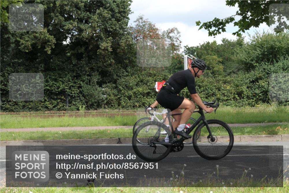 10.08.2025 - GEWOBA Citytriathlon Bremen Yannick Fuchs http://msf.ph/oto/8567951 10.08.2025 12:48:43 Radfahren 564, 578, 616, 621, 627, 630, 655, 657, 687, 717, 788, 793, 857, 876, 897, 932, 1026 meine-sportfotos.de