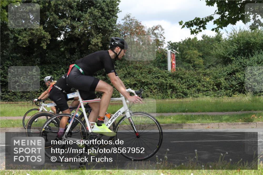 10.08.2025 - GEWOBA Citytriathlon Bremen Yannick Fuchs http://msf.ph/oto/8567952 10.08.2025 12:48:44 Radfahren 564, 578, 616, 621, 627, 630, 655, 657, 687, 717, 788, 793, 857, 876, 897, 932, 1026 meine-sportfotos.de