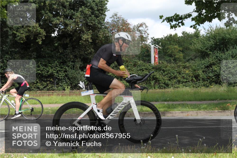 10.08.2025 - GEWOBA Citytriathlon Bremen Yannick Fuchs http://msf.ph/oto/8567955 10.08.2025 12:48:45 Radfahren 564, 578, 616, 621, 627, 630, 655, 657, 687, 717, 788, 793, 857, 876, 897, 932, 1026 meine-sportfotos.de