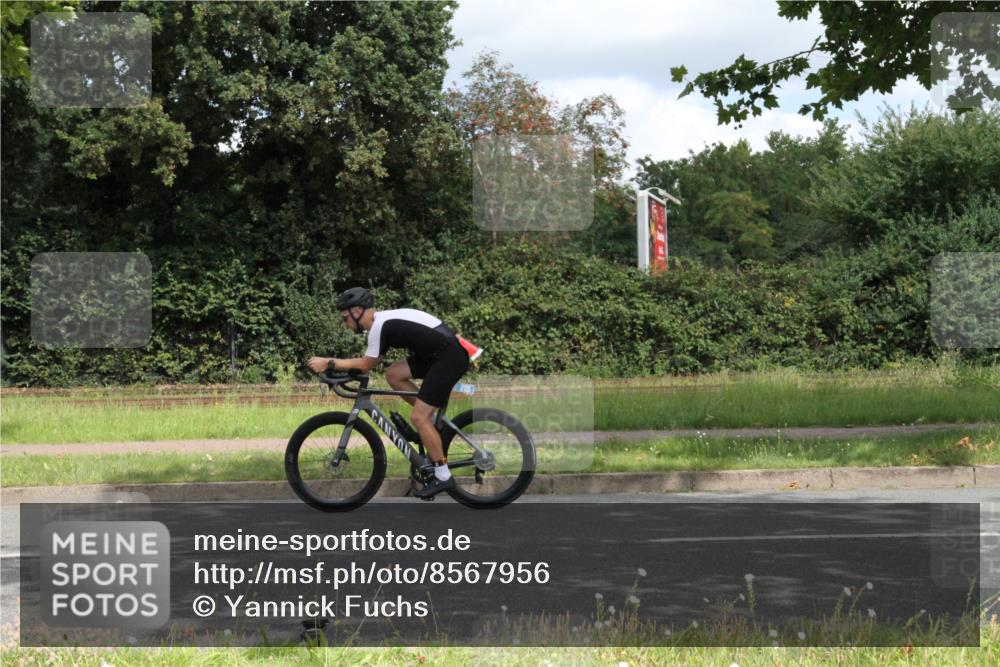 10.08.2025 - GEWOBA Citytriathlon Bremen Yannick Fuchs http://msf.ph/oto/8567956 10.08.2025 12:48:46 Radfahren 564, 578, 616, 621, 627, 630, 655, 657, 687, 717, 788, 793, 857, 876, 897, 932, 1026 meine-sportfotos.de