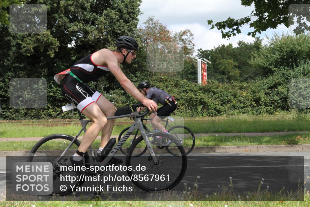 10.08.2025 - GEWOBA Citytriathlon Bremen Yannick Fuchs http://msf.ph/oto/8567961 10.08.2025 12:48:52 Radfahren 564, 578, 616, 621, 627, 630, 641, 649, 655, 657, 682, 687, 717, 788, 793, 857, 863, 876, 897, 932, 1010 meine-sportfotos.de