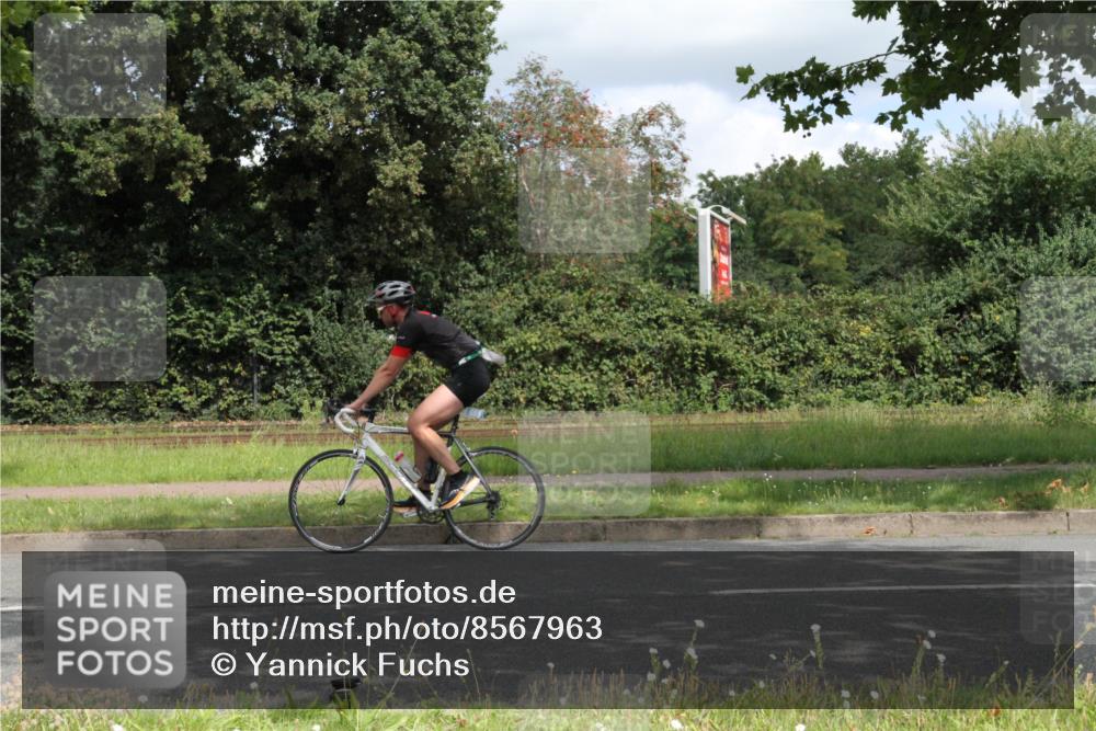 10.08.2025 - GEWOBA Citytriathlon Bremen Yannick Fuchs http://msf.ph/oto/8567963 10.08.2025 12:48:53 Radfahren 564, 578, 616, 621, 627, 630, 641, 649, 655, 657, 682, 687, 717, 788, 793, 857, 863, 876, 897, 932, 1010 meine-sportfotos.de
