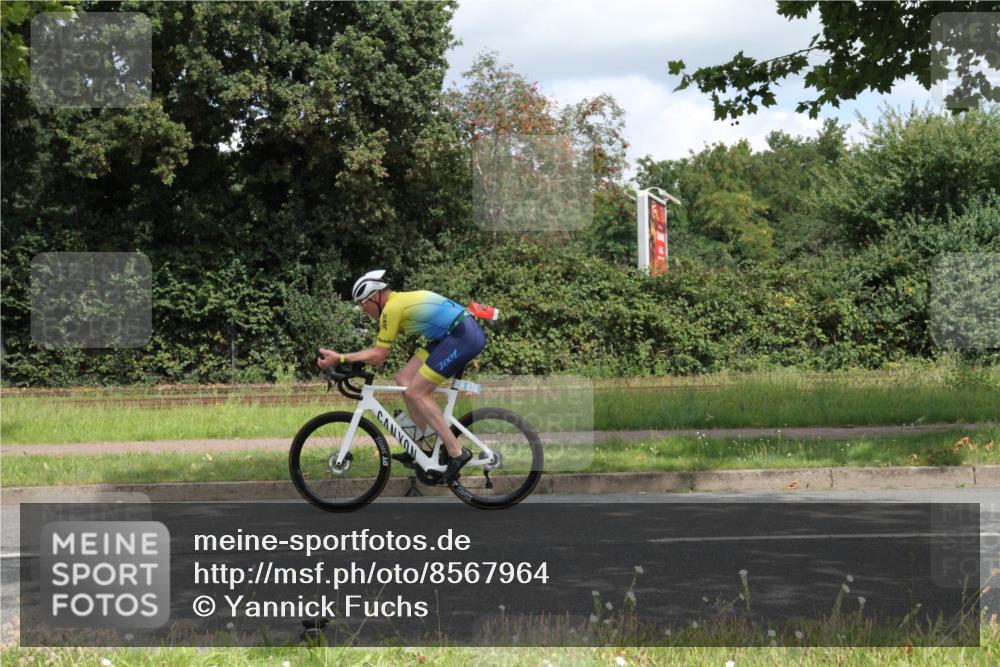 10.08.2025 - GEWOBA Citytriathlon Bremen Yannick Fuchs http://msf.ph/oto/8567964 10.08.2025 12:48:54 Radfahren 564, 578, 616, 621, 627, 641, 649, 655, 657, 682, 687, 717, 788, 793, 857, 863, 897, 932, 1010, 1027 meine-sportfotos.de