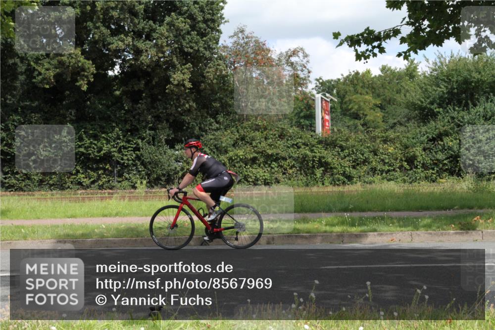 10.08.2025 - GEWOBA Citytriathlon Bremen Yannick Fuchs http://msf.ph/oto/8567969 10.08.2025 12:48:59 Radfahren 578, 621, 641, 649, 655, 682, 788, 863, 932, 950, 1010, 1027 meine-sportfotos.de