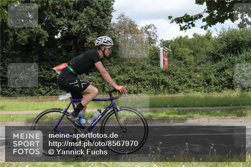 10.08.2025 - GEWOBA Citytriathlon Bremen Yannick Fuchs http://msf.ph/oto/8567970 10.08.2025 12:49:01 Radfahren 578, 621, 641, 649, 655, 682, 788, 863, 932, 950, 1010, 1027 meine-sportfotos.de