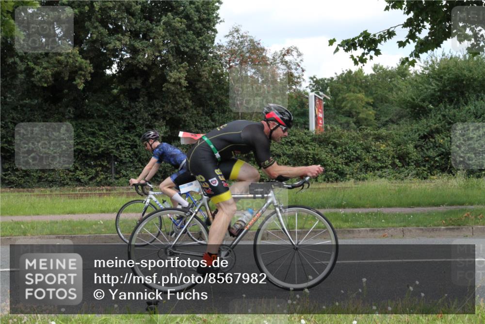 10.08.2025 - GEWOBA Citytriathlon Bremen Yannick Fuchs http://msf.ph/oto/8567982 10.08.2025 12:49:18 Radfahren 593, 774, 806, 840, 888, 942, 950, 1027 meine-sportfotos.de