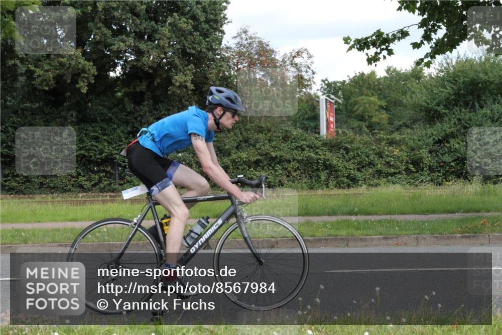 10.08.2025 - GEWOBA Citytriathlon Bremen Yannick Fuchs http://msf.ph/oto/8567984 10.08.2025 12:49:23 Radfahren 560, 593, 702, 774, 806, 840, 841, 888, 942 meine-sportfotos.de
