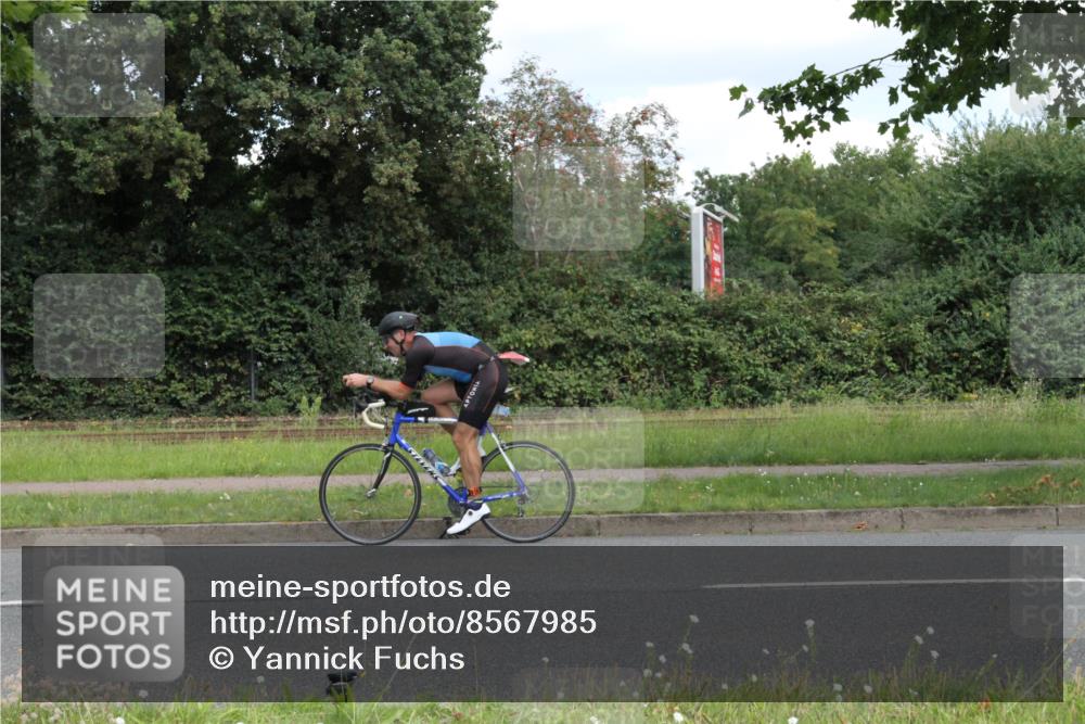 10.08.2025 - GEWOBA Citytriathlon Bremen Yannick Fuchs http://msf.ph/oto/8567985 10.08.2025 12:49:24 Radfahren 560, 593, 702, 774, 806, 840, 841, 888, 942 meine-sportfotos.de