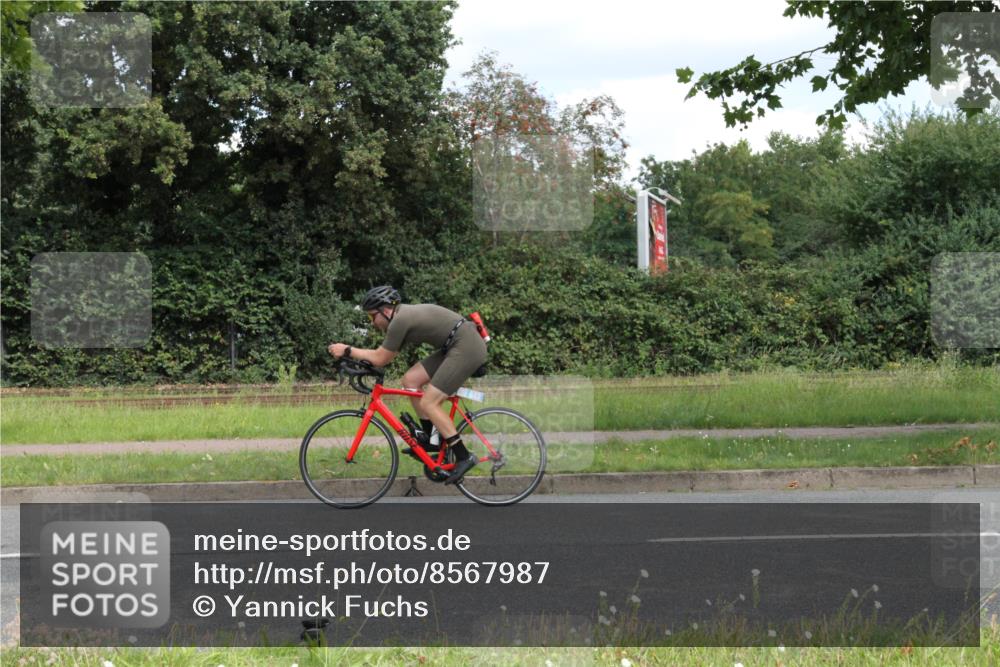 10.08.2025 - GEWOBA Citytriathlon Bremen Yannick Fuchs http://msf.ph/oto/8567987 10.08.2025 12:49:26 Radfahren 560, 593, 702, 715, 774, 806, 840, 841, 888, 942 meine-sportfotos.de