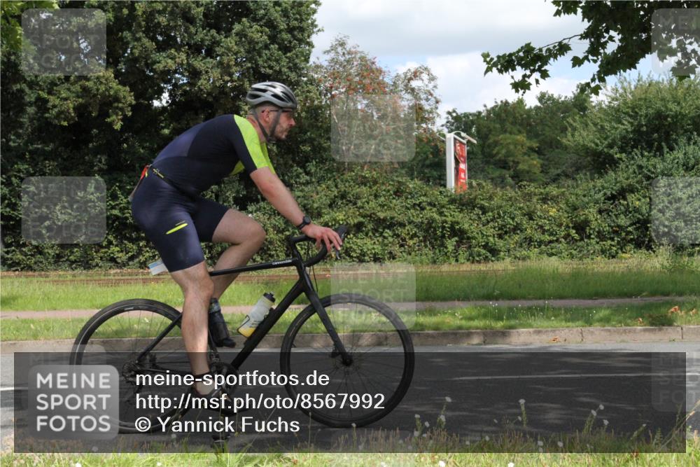 10.08.2025 - GEWOBA Citytriathlon Bremen Yannick Fuchs http://msf.ph/oto/8567992 10.08.2025 12:49:31 Radfahren 560, 593, 637, 702, 715, 774, 806, 840, 841, 873, 888, 922, 942 meine-sportfotos.de