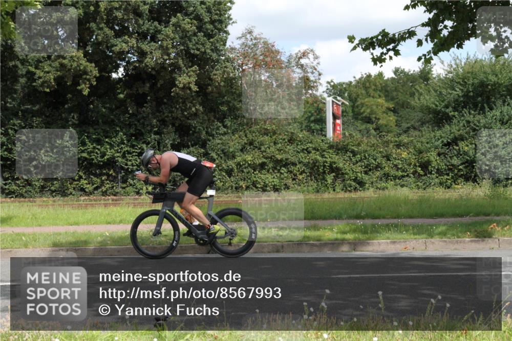 10.08.2025 - GEWOBA Citytriathlon Bremen Yannick Fuchs http://msf.ph/oto/8567993 10.08.2025 12:49:36 Radfahren 560, 637, 648, 666, 689, 702, 715, 774, 841, 856, 873, 888, 922 meine-sportfotos.de