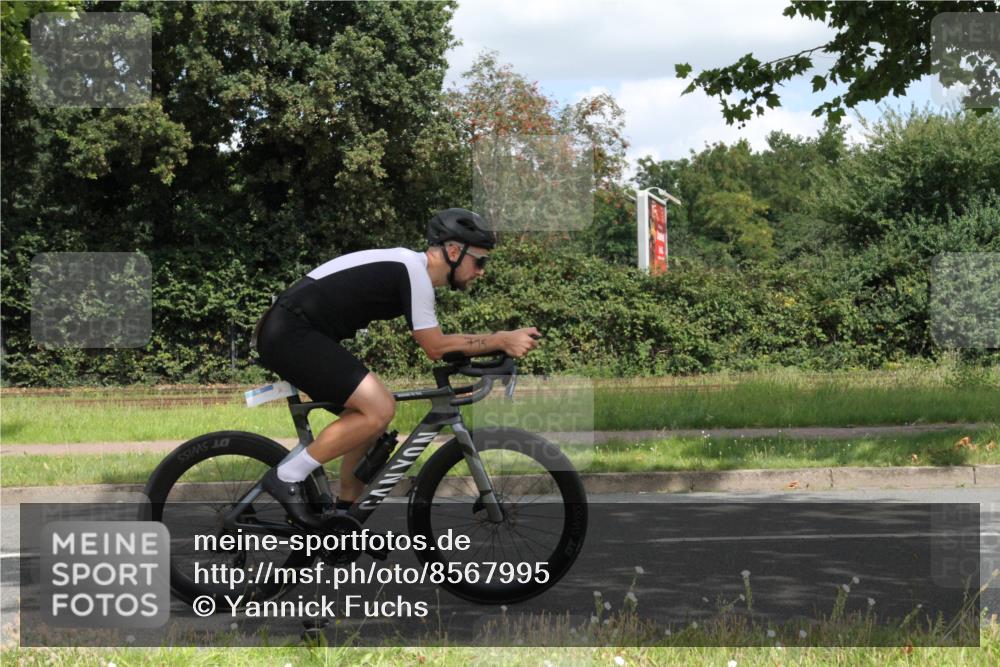 10.08.2025 - GEWOBA Citytriathlon Bremen Yannick Fuchs http://msf.ph/oto/8567995 10.08.2025 12:49:38 Radfahren 560, 637, 648, 666, 689, 702, 715, 774, 841, 856, 873, 888, 922 meine-sportfotos.de