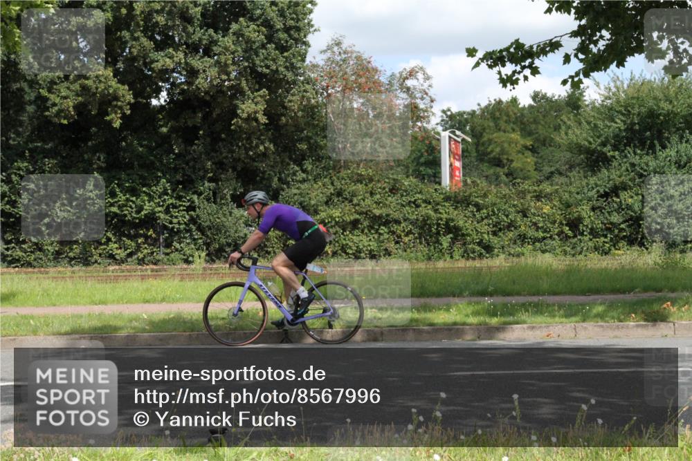 10.08.2025 - GEWOBA Citytriathlon Bremen Yannick Fuchs http://msf.ph/oto/8567996 10.08.2025 12:49:39 Radfahren 560, 637, 648, 666, 688, 689, 702, 715, 774, 841, 856, 873, 888, 922 meine-sportfotos.de