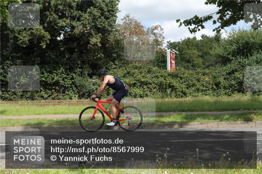 10.08.2025 - GEWOBA Citytriathlon Bremen Yannick Fuchs http://msf.ph/oto/8567999 10.08.2025 12:49:40 Radfahren 560, 637, 648, 666, 688, 689, 692, 702, 715, 774, 841, 856, 873, 888, 922 meine-sportfotos.de