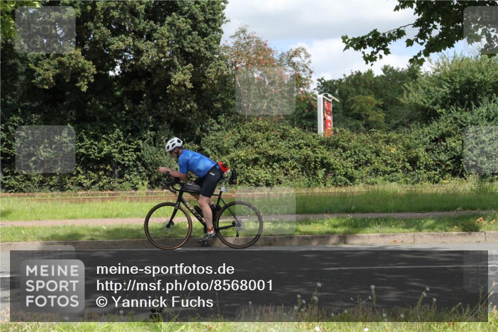 10.08.2025 - GEWOBA Citytriathlon Bremen Yannick Fuchs http://msf.ph/oto/8568001 10.08.2025 12:49:43 Radfahren 552, 560, 637, 648, 666, 688, 689, 692, 702, 715, 741, 841, 856, 873, 922 meine-sportfotos.de