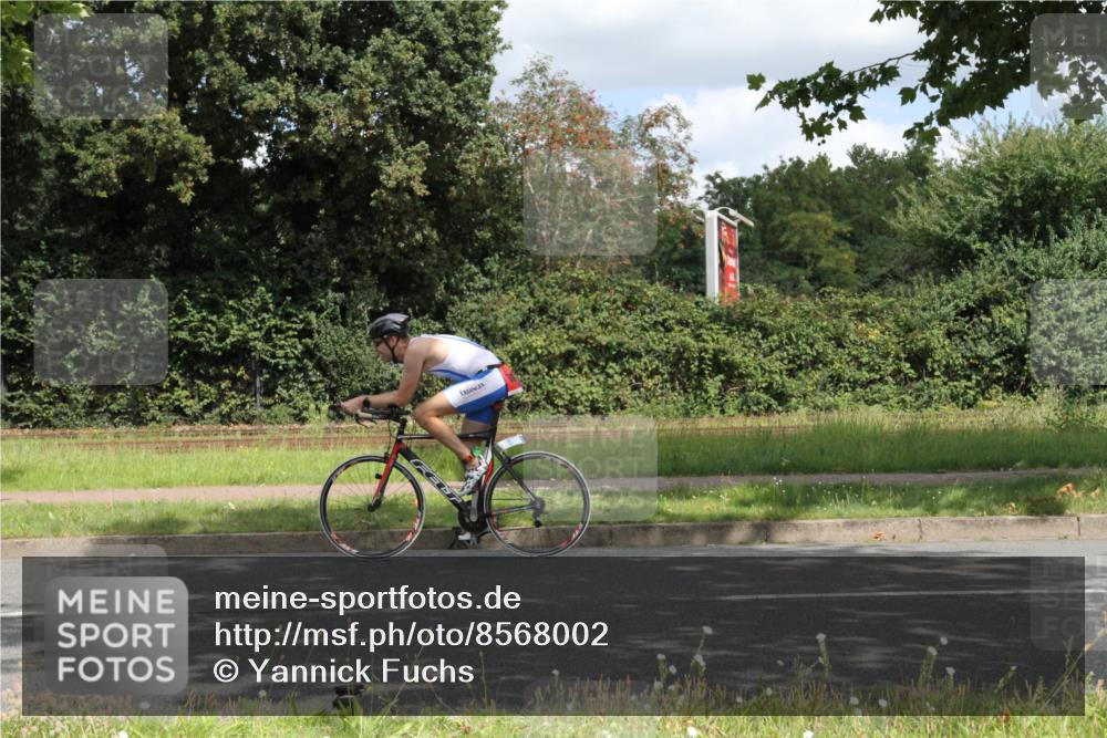 10.08.2025 - GEWOBA Citytriathlon Bremen Yannick Fuchs http://msf.ph/oto/8568002 10.08.2025 12:49:44 Radfahren 552, 560, 637, 648, 666, 688, 689, 692, 702, 715, 741, 841, 856, 873, 922 meine-sportfotos.de